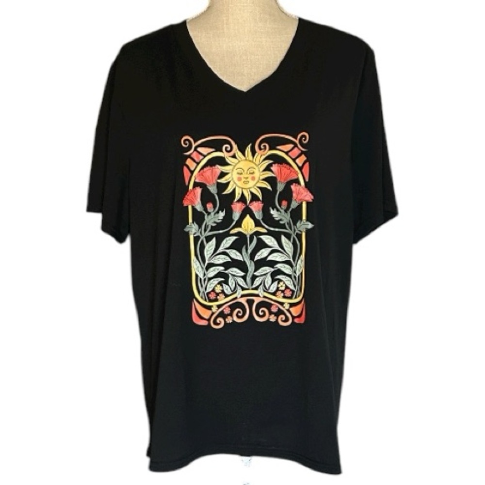 Soft Black Graphic V-neck T-Shirt with Sun & Floral Design Short Sleeves 2XL